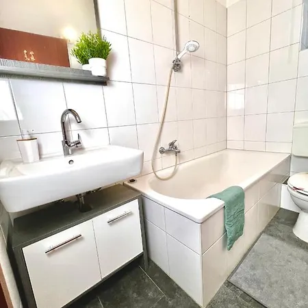 Neu: 3 Bedroom W/ 6 Beds In Hagen, 7min To A1 * Hagen (Arnsberg)