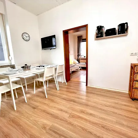 Neu: 3 Bedroom W/ 6 Beds In Hagen, 7min To A1 *