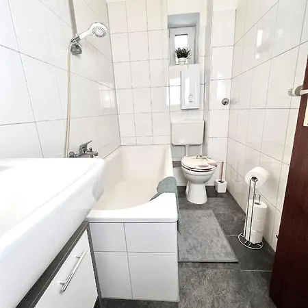 Apartment Neu: 3 Bedroom W/ 6 Beds In Hagen, 7min To A1 Hagen (Arnsberg)